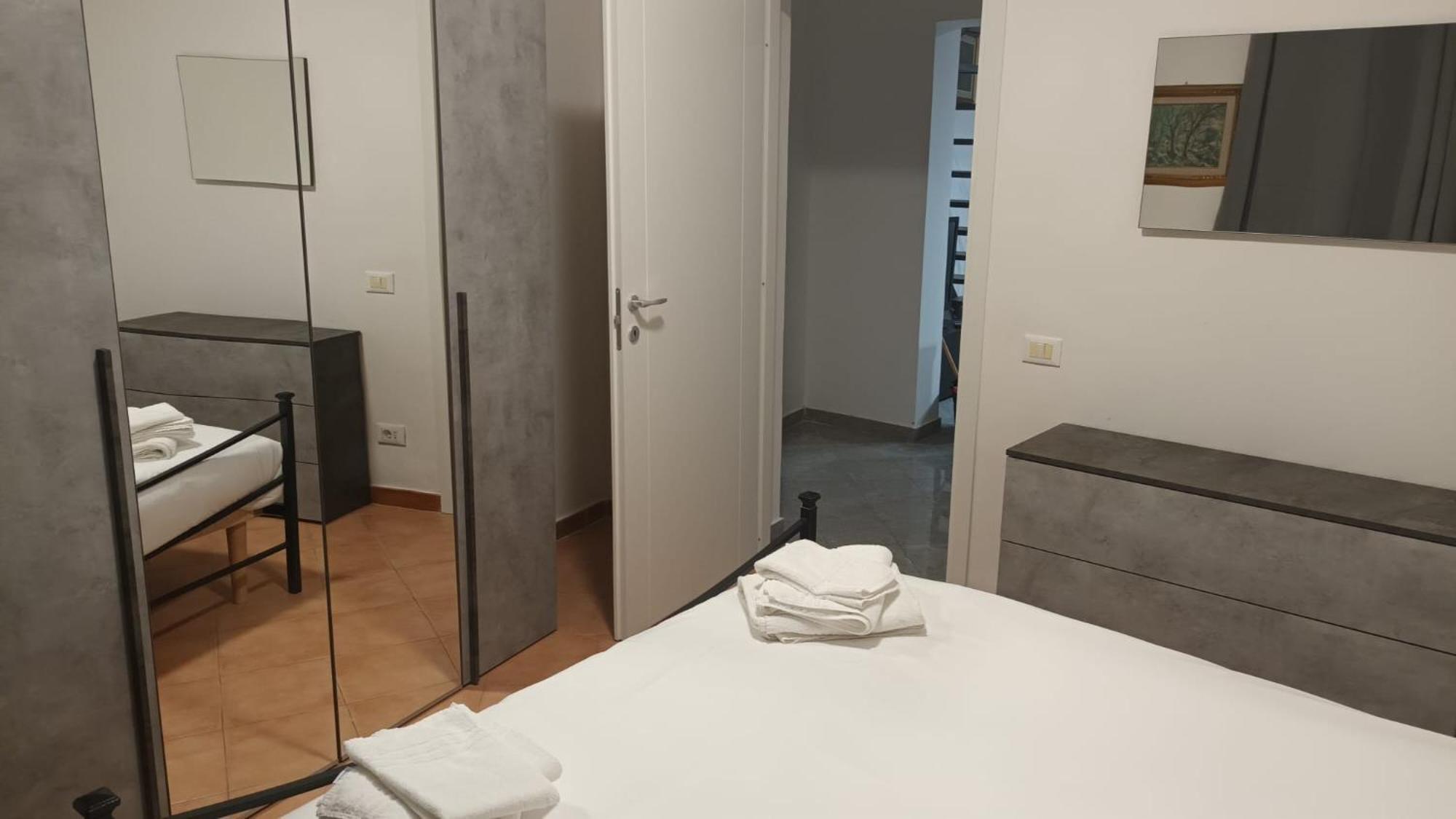 리보르노 Casa N 2 Con Parcheggio Privato E Colonnina Ricarica 아파트 외부 사진